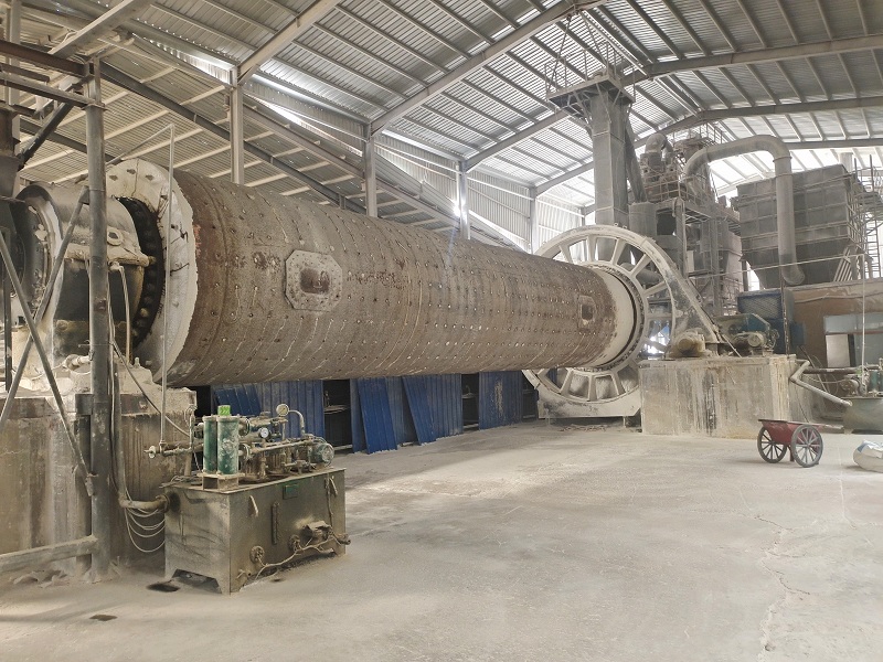 廠(chǎng)區(qū)球型研磨機(jī)
